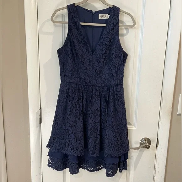 Eliza J | Dresses | Elizajfit Flare Vneck Sleeveless Tiered Lace Mini Dress  Sz 6 Navy Blue | Poshmark